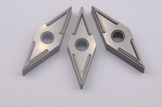 Gri Renk Elmas Torna Uçlar Için CNC Torna Ayrılık Araçları VNMG160408-MU