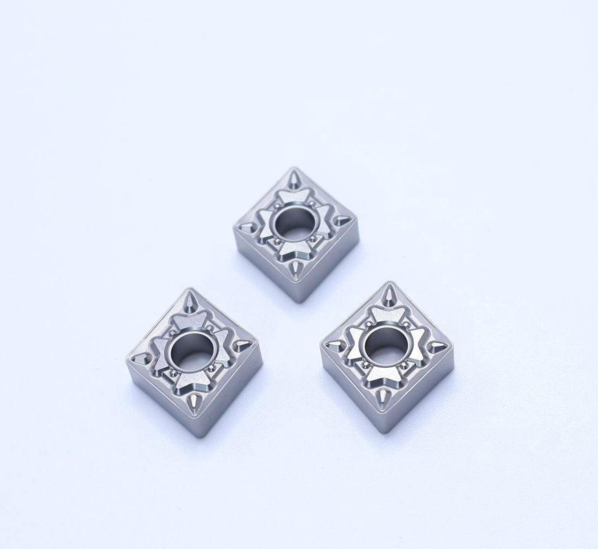 Dış Dönüştürme CNC Dönüştürme Makinesi Girişleri HRA92.5 Sertlik CNMG120408-FQ MF810 Kaplamamış Karbid Girişleri CNMG1204