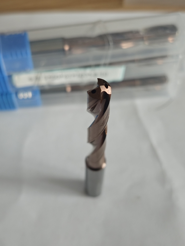 Karbid matkap sertliği HRC55-60 3D matkap / 5D matkap G-iç soğutma maddesini matkap- 5D Φ8.5 X 5D X 61 X 103 X Φ10mm Katı Karbid