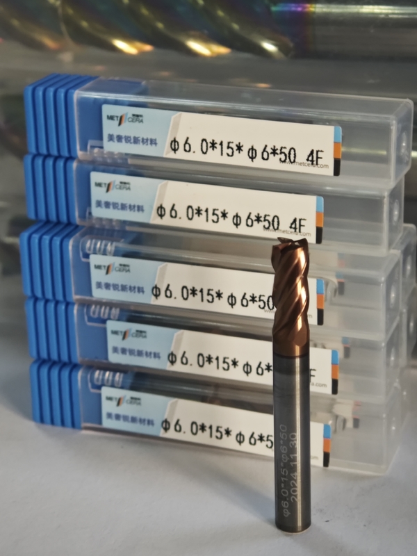 MPE4 HRC55-HRC60 Katı Karbid Dökme Kesicisi 4 Flüt Düz Son Dökme CNC Dökme Kesicisi φ6.0 x 15 x φ6 x 50mm Kaplama AlCr Kaplama