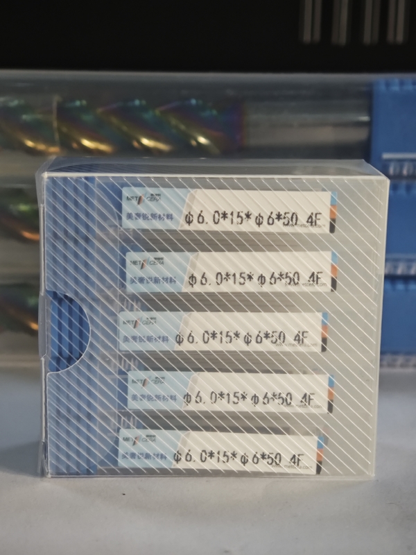 MPE4 HRC55-HRC60 Katı Karbid Dökme Kesicisi 4 Flüt Düz Son Dökme CNC Dökme Kesicisi φ6.0 x 15 x φ6 x 50mm Kaplama AlCr Kaplama