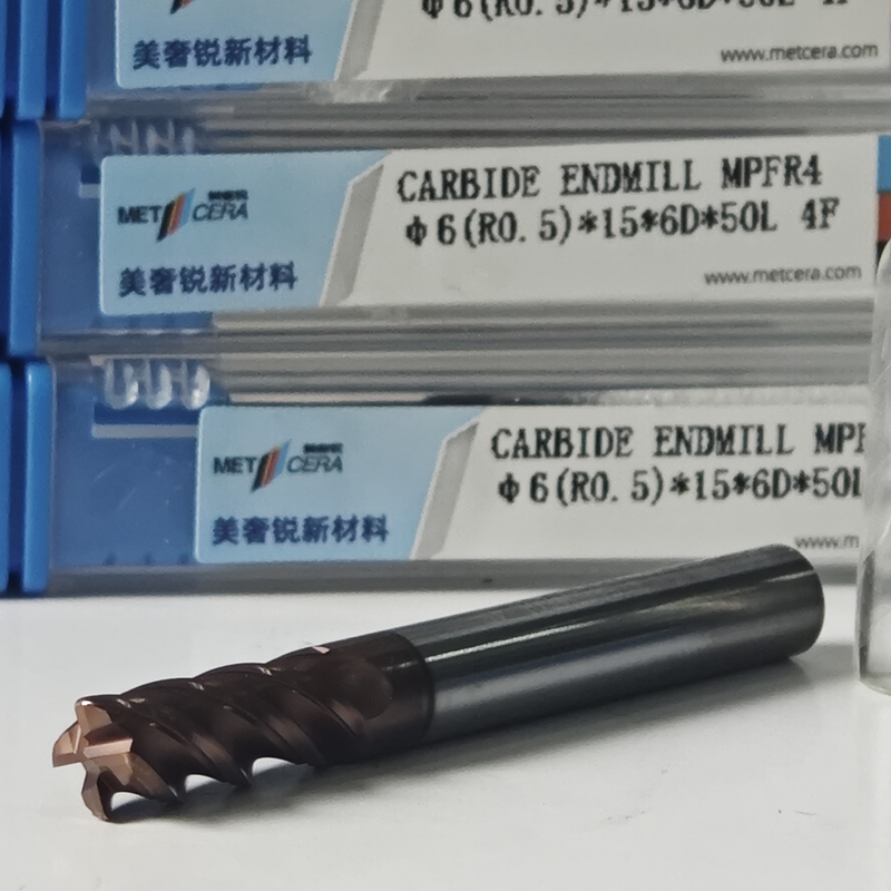 Katı Karbid Evrensel Kesme Son Milleri 4 Flüt Yuvarlak Burun Milleri 6mm Φ6 R0.5 X15x6Dx50mm Önden Sertleştirilmiş Çelik İş Parçası İçin
